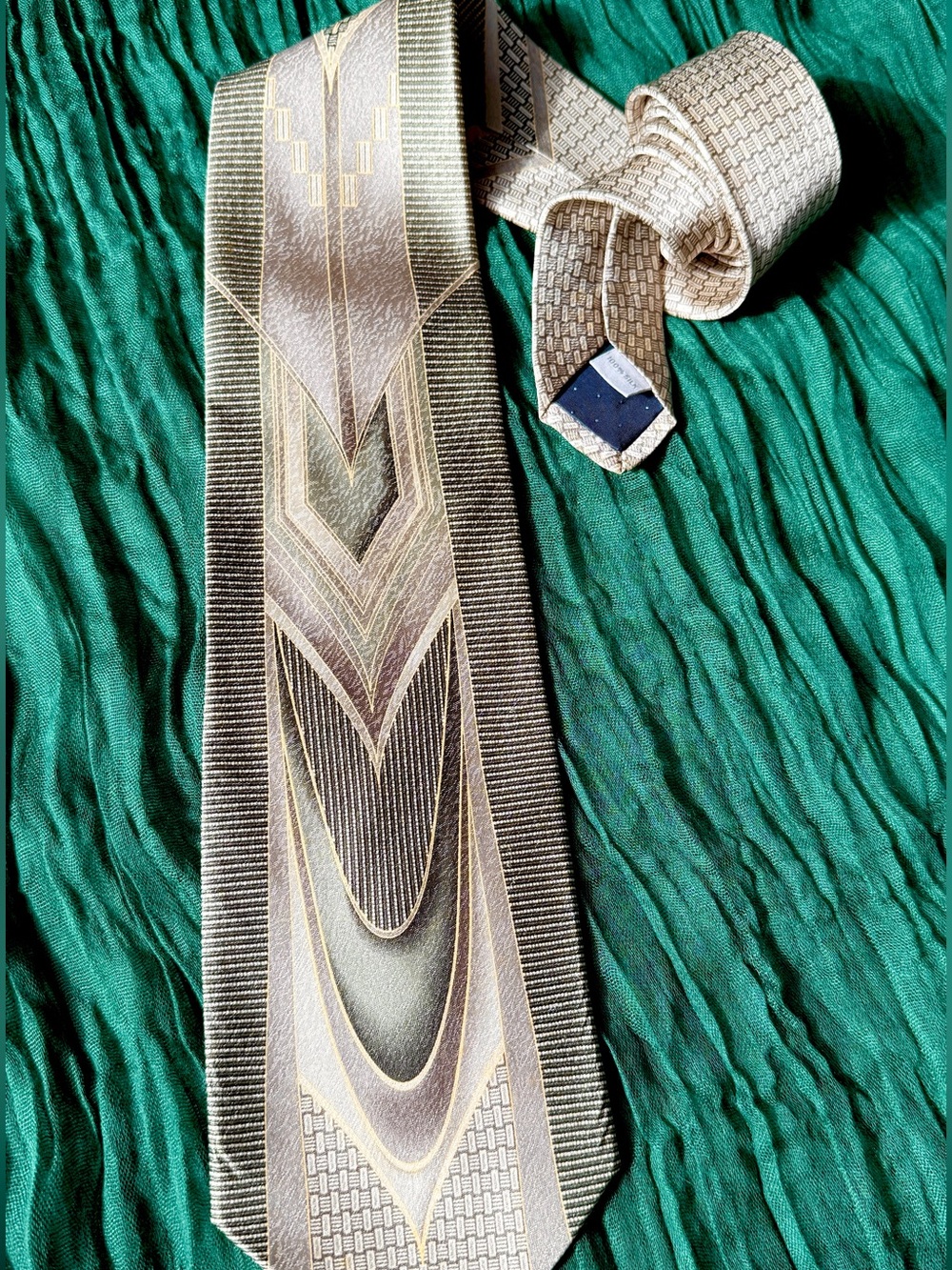 Vintage Pierre Cardin Silk Olive
Necktie New 3.75”